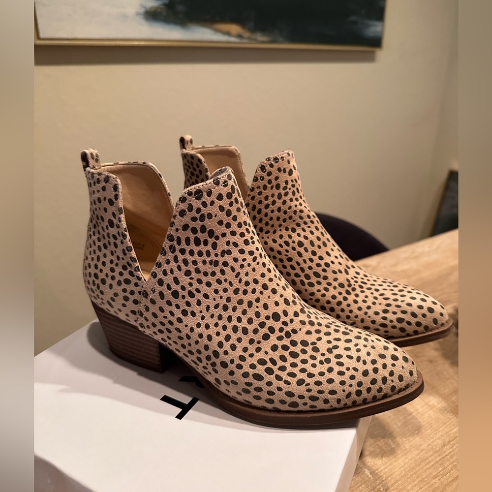 Cheetah print ankle boots by Chinese Laundry